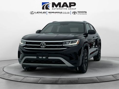 Used 2023 Volkswagen Atlas Cross Sport SE w/ Black Wheel Package image 2