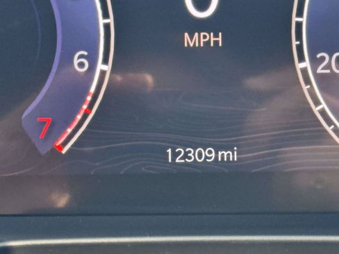 Used 2025 Jeep Grand Cherokee Altitude AWD/4WD image 19