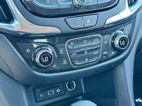 Used 2024 Chevrolet Equinox Premier image 16