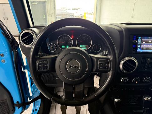 Used 2018 Jeep Wrangler Unlimited Rubicon w/ Cold Weather Group AWD/4WD image 24