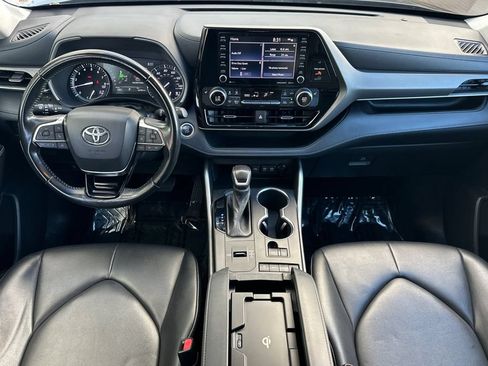 Used 2021 Toyota Highlander XLE FWD image 14