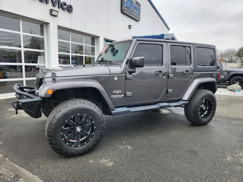Used 2017 Jeep Wrangler Unlimited Sahara w/ Dual Top Group image 6