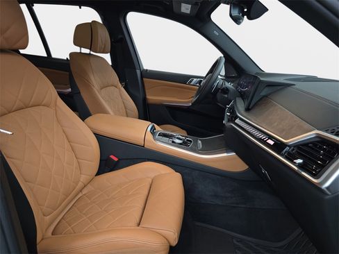 Used 2024 BMW X5 M60i image 11