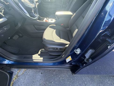 Used 2022 GMC Terrain SLE w/ Driver Convenience Package FWD image 12