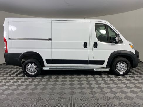 Used 2025 RAM ProMaster 2500 w/ U-Haul Equipment Group FWD image 12