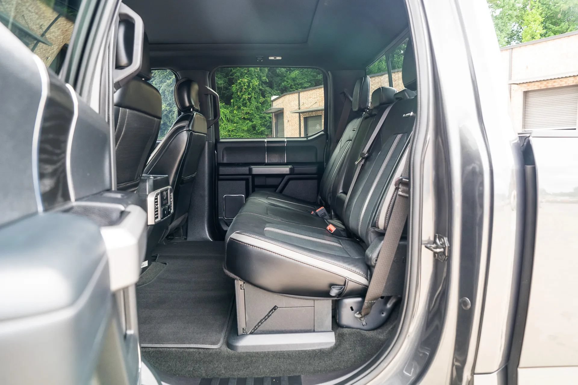 Used 2019 Ford F350 Platinum w/ Platinum Ultimate Package AWD/4WD image 30