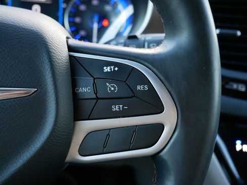 Used 2017 Chrysler Pacifica Touring-L image 30