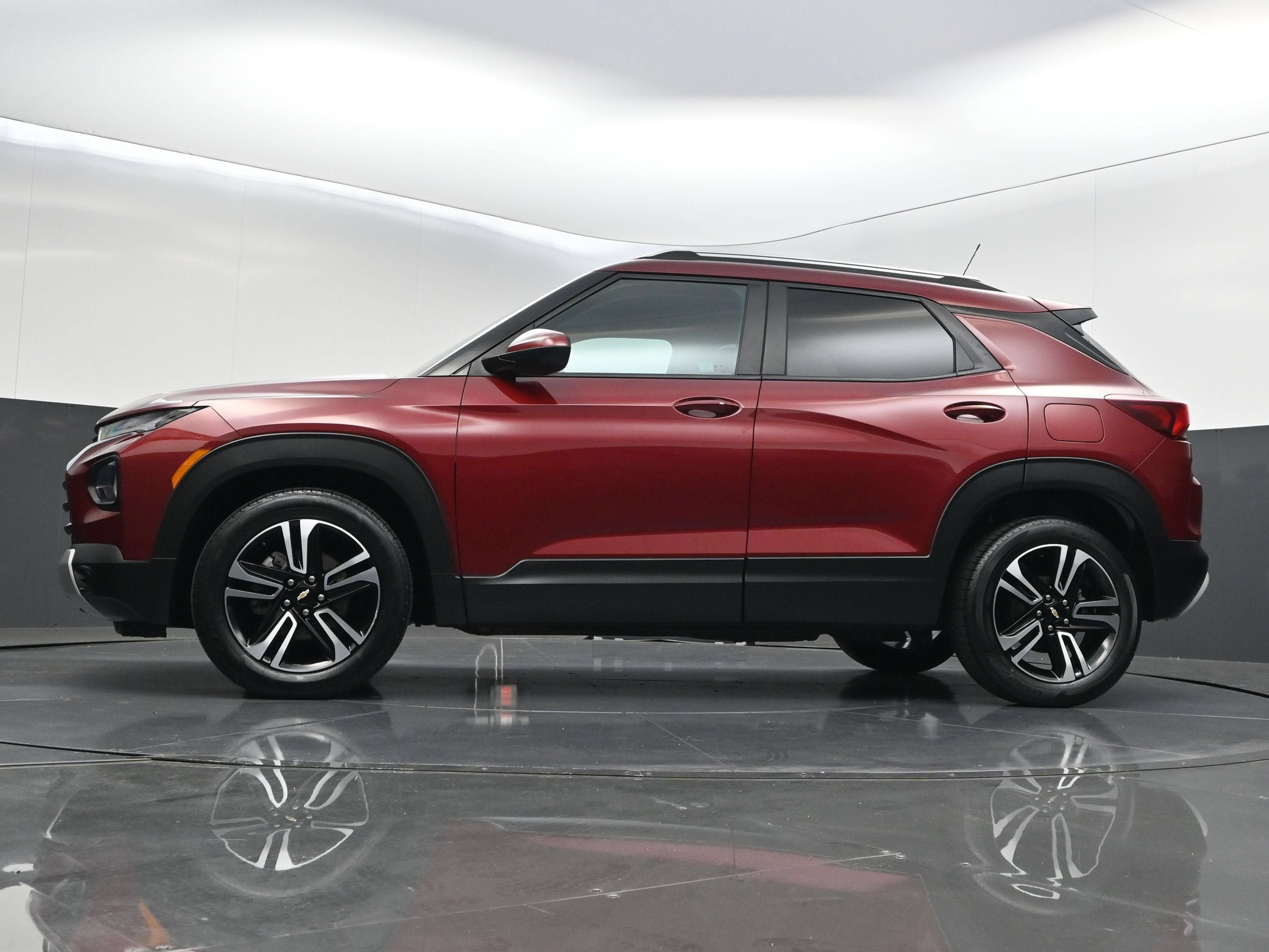 Used 2023 Chevrolet TrailBlazer LT FWD image 39