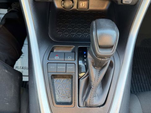 Used 2025 Toyota RAV4 LE image 33