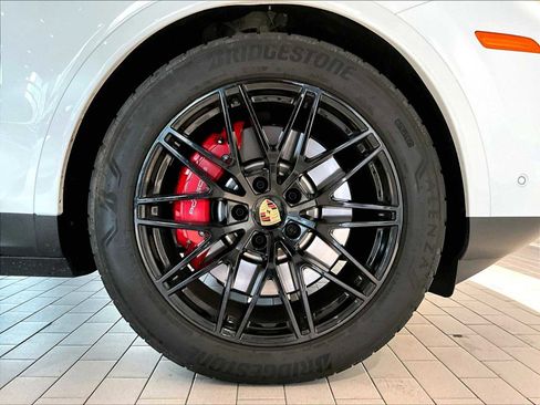 Used 2025 Porsche Cayenne S image 14
