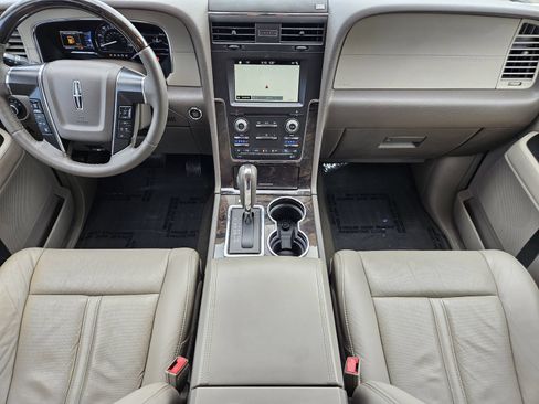 Used 2016 Lincoln Navigator Select RWD image 32