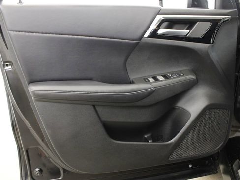Used 2024 Mitsubishi Outlander SEL AWD/4WD image 16