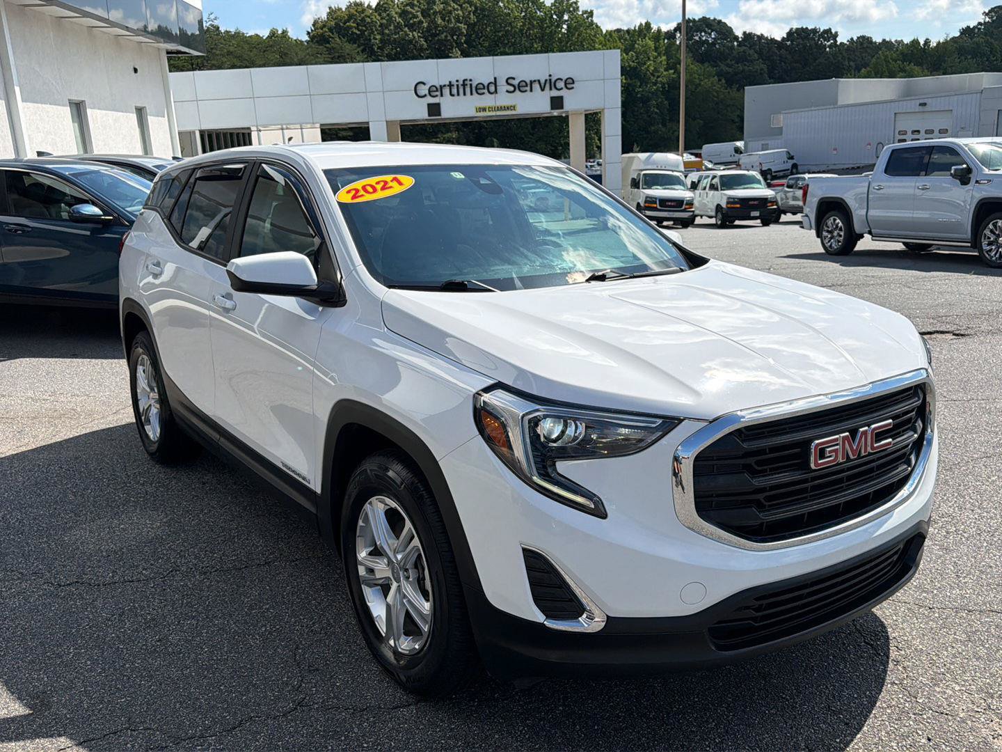 Used 2021 GMC Terrain SLE w/ LPO, Floor Liner Package FWD image 3