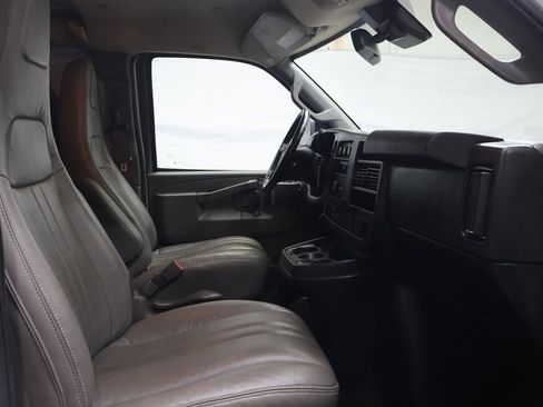 Used 2020 Chevrolet Express 3500 w/ Driver Convenience Package image 10