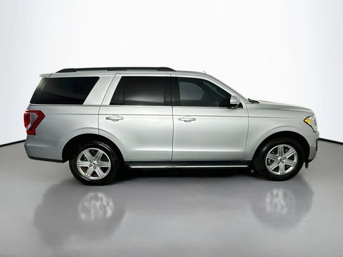Used 2018 Ford Expedition XLT w/ Equipment Group 202A AWD/4WD image 8