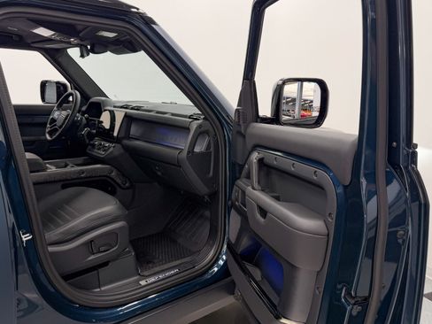 Used 2026 Land Rover Defender 110 AWD/4WD image 28