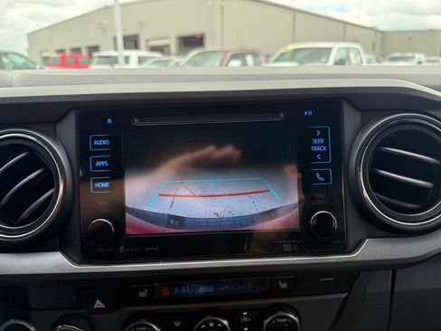 Used 2017 Toyota Tacoma TRD Sport AWD/4WD image 27