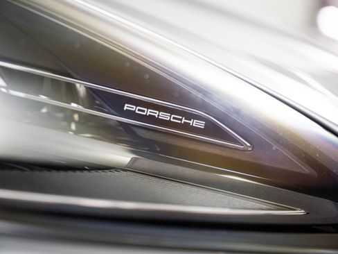 Certified 2023 Porsche Macan AWD/4WD image 33
