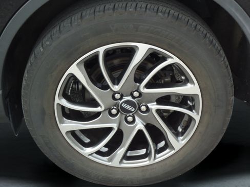 Used 2022 Lincoln Corsair AWD w/ Equipment Group 101A image 9
