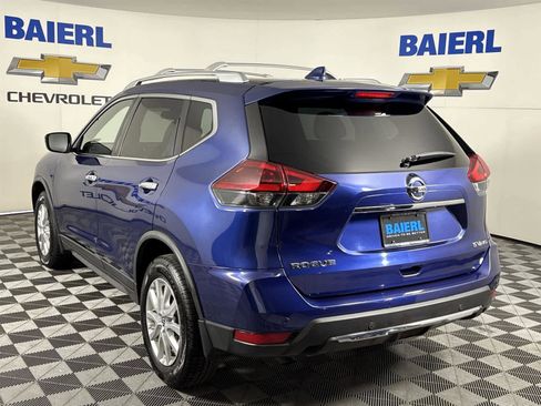 Used 2020 Nissan Rogue SV image 3