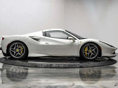 Used 2022 Ferrari F8 Tributo RWD image 28