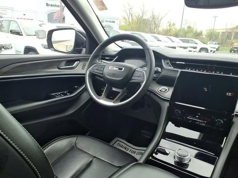 Certified 2023 Jeep Grand Cherokee Limited AWD/4WD image 13