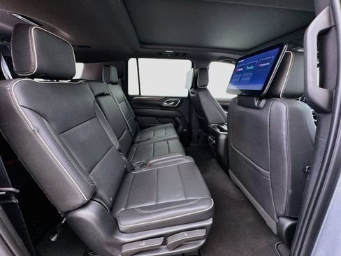 Used 2023 Chevrolet Suburban Premier w/ Advanced Technology Package AWD/4WD image 21
