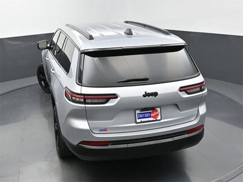 Used 2023 Jeep Grand Cherokee L Laredo image 37