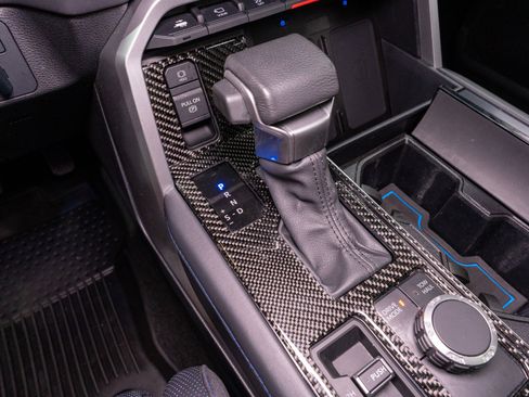 Used 2024 Toyota Tundra Platinum AWD/4WD image 26