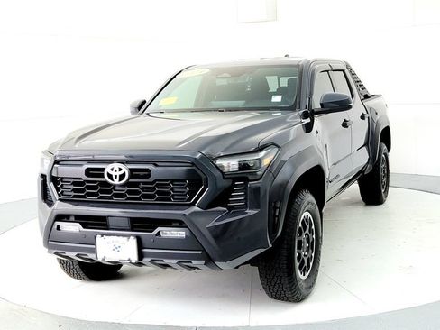 Used 2024 Toyota Tacoma TRD Off-Road w/ TRD Off Road Upgrade Package AWD/4WD image 2