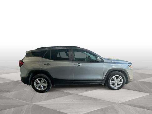 Used 2024 GMC Terrain SLE w/ Driver Convenience Package FWD image 9