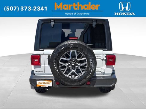 Used 2024 Jeep Wrangler Unlimited Sahara w/ Technology Group AWD/4WD image 4