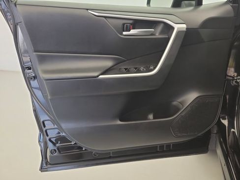 Used 2025 Toyota RAV4 XLE FWD image 20