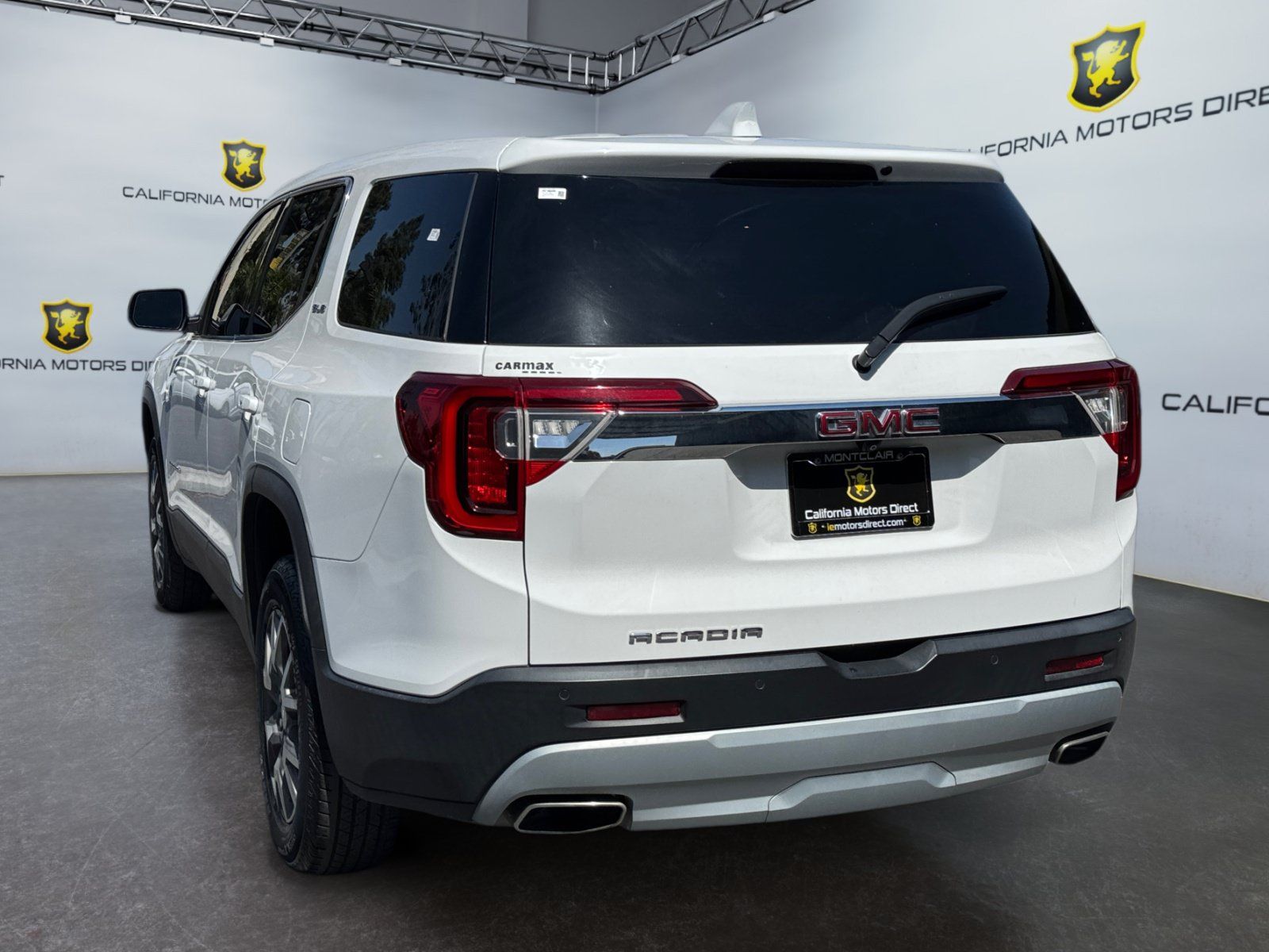 Used 2022 GMC Acadia SLE FWD image 3