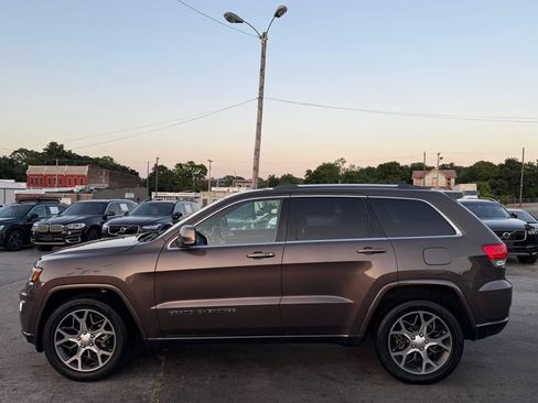 Used 2018 Jeep Grand Cherokee Limited AWD/4WD image 7