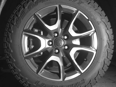 Used 2025 Jeep Compass Trailhawk image 12