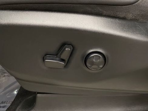 Used 2024 Chrysler Pacifica Touring-L FWD image 14