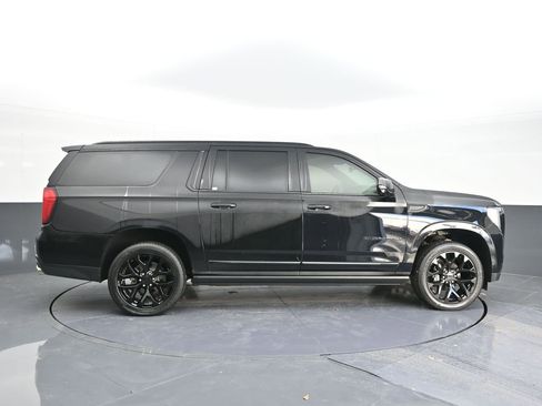 Used 2021 GMC Yukon XL Denali w/ Denali Premium Package image 12