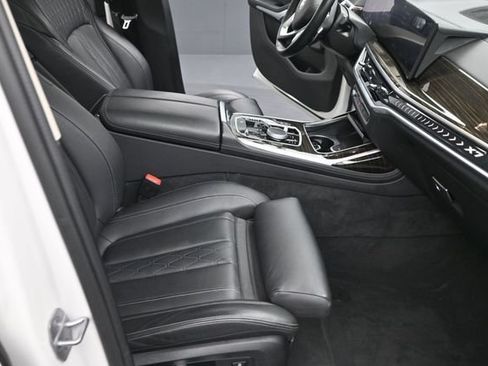 Used 2023 BMW X7 xDrive40i AWD/4WD image 32