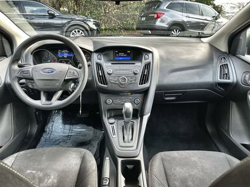 Used 2016 Ford Focus SE image 10