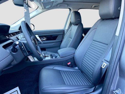 Used 2025 Land Rover Discovery Sport S image 19