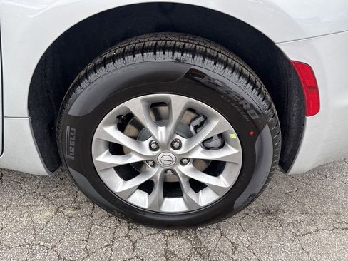 New 2026 Chrysler Pacifica Limited image 25