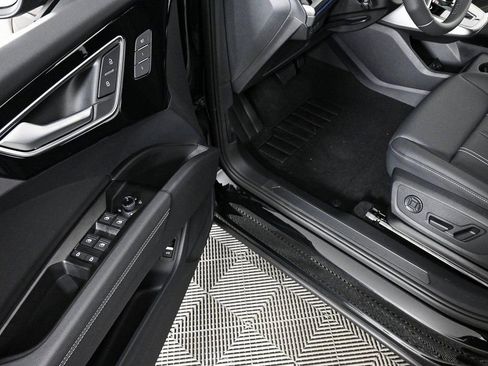 New 2025 Audi Q4 e-tron Prestige image 7