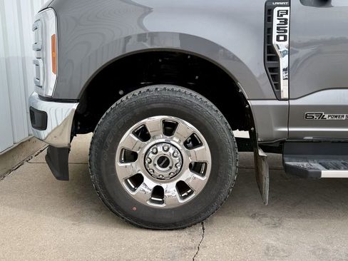 Used 2023 Ford F350 Lariat w/ Chrome Package image 29