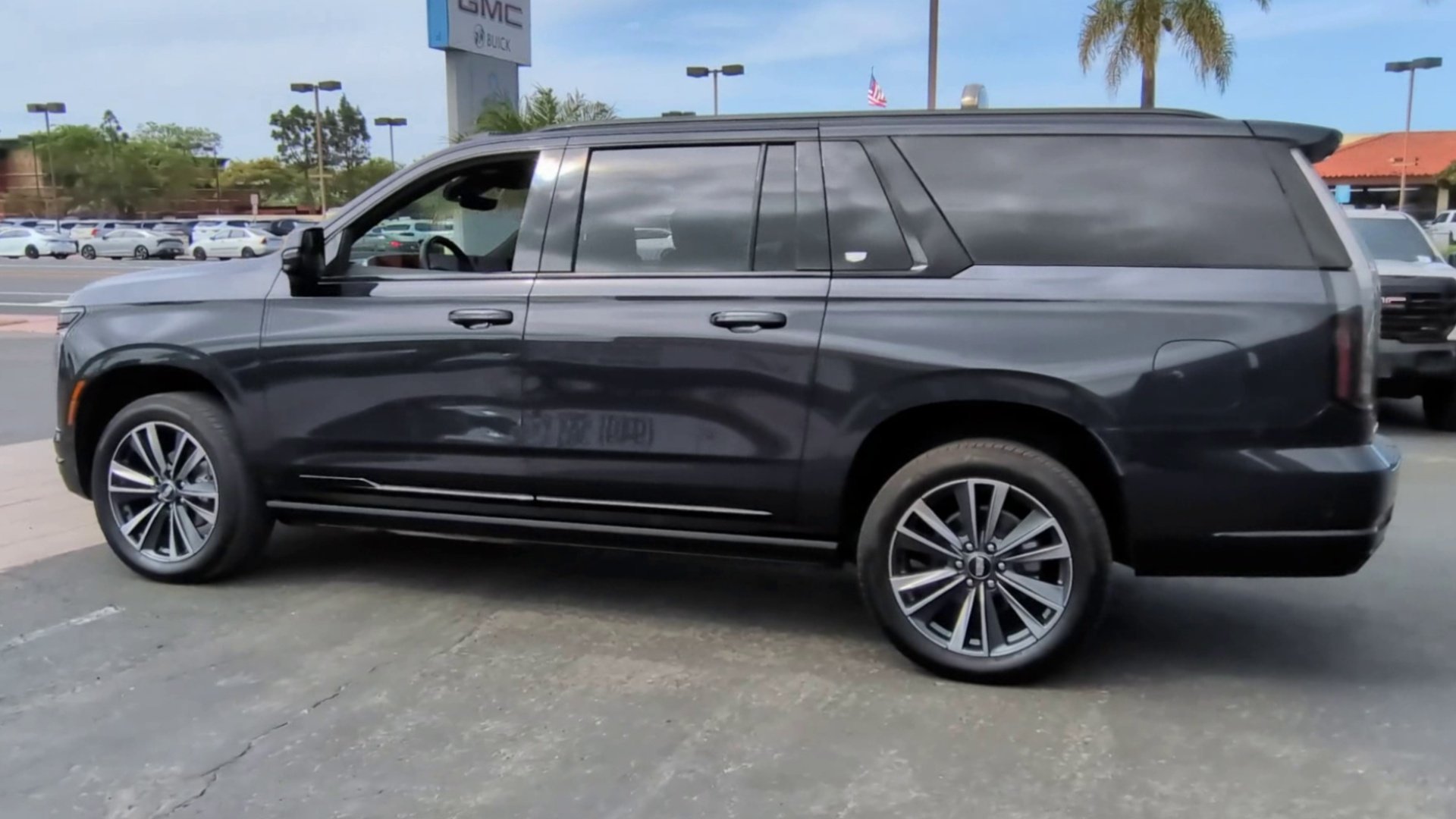 Certified 2025 Cadillac Escalade ESV Sport w/ LPO, Floor Liner Package AWD/4WD image 67