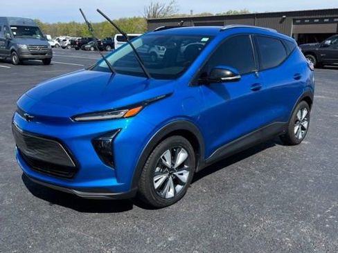 Used 2022 Chevrolet Bolt EUV LT w/ Convenience Package FWD image 1