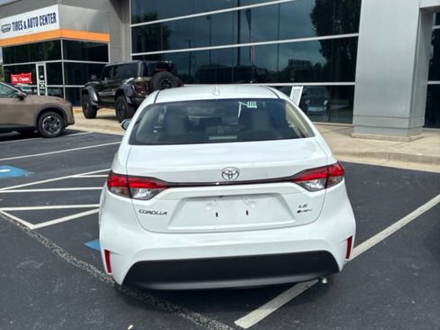 Used 2026 Toyota Corolla LE FWD image 3