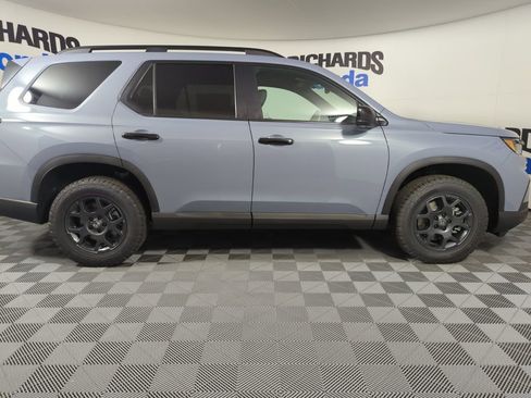 New 2025 Honda Pilot TrailSport image 6