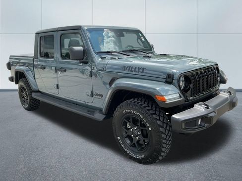 Certified 2025 Jeep Gladiator Sport AWD/4WD image 9