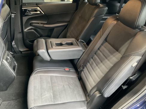 Used 2024 Mitsubishi Outlander SE Black Edition image 36